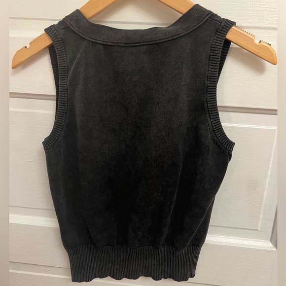 Cropped vest - Picture 3 of 6